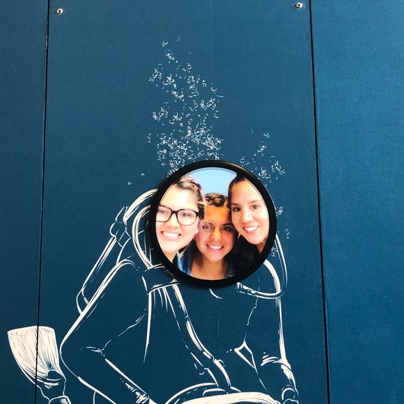 Meet your Posher, Trinity - Picture 1 of 1